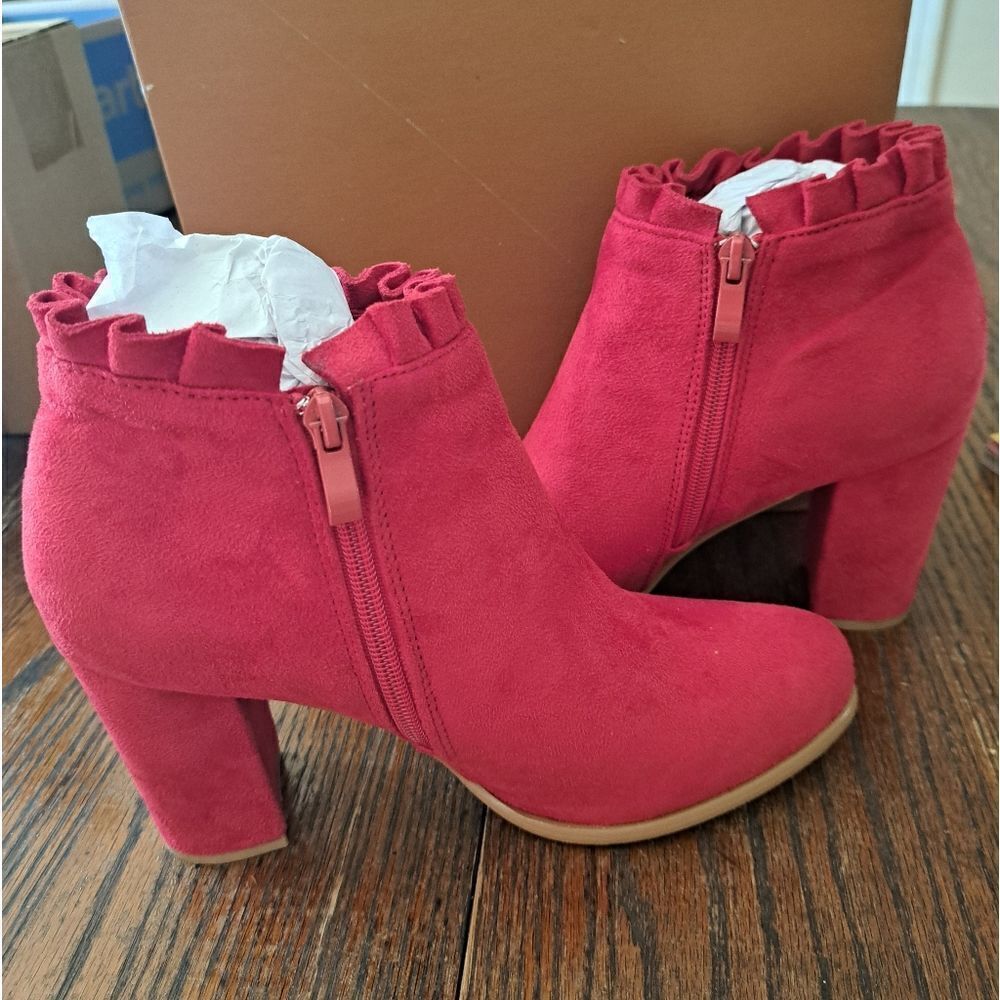 9 Perphy Red Microsuede Block Heel Ruffle Top Ankle Boots Booties - Picture 2 of 8